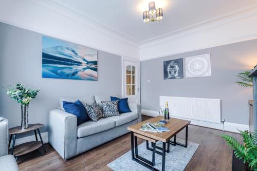 NEW! 3-Bed Spacious Home in Manchester by 53 Degrees Property, Ideal for Groups, FREE Parking! photo 12