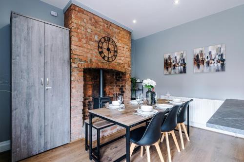 NEW! 3-Bed Spacious Home in Manchester by 53 Degrees Property, Ideal for Groups, FREE Parking! photo 25
