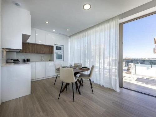 Η κουζίνα ή μικρή κουζίνα στο Casa Los Belones, Villa with private pool and game room