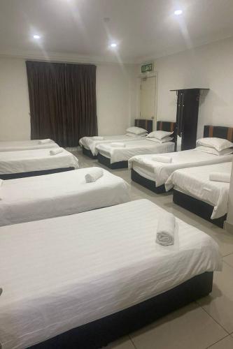 Кровать или кровати в номере Hotel Mutiara KGMMB, Melaka