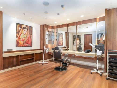 a room with a hair salon with mirrors at Radisson Collection Hotel & Spa, Riverfront Srinagar in Srinagar