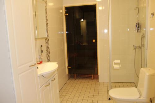 Et badeværelse på Lapland Koivusto Apartment