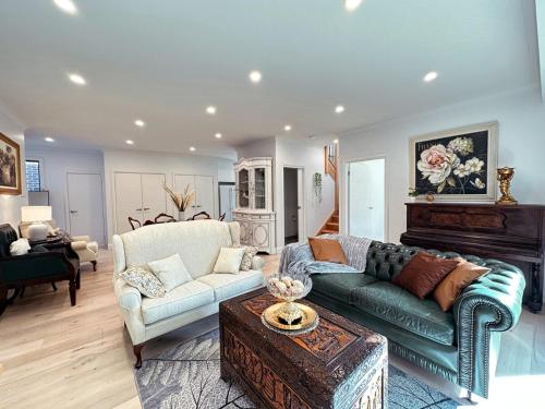 a living room with a couch and a table at Luxury Glen Waverley Townhouse 4BR3BA Backyard in Glen Waverley