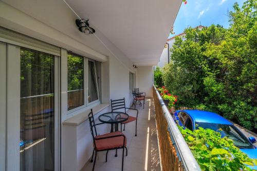 Bazén v ubytování Apartments Iva nebo v jeho okolí