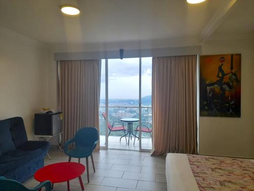a hotel room with a bed and a table and chairs at Hotel Entre Lomas in Santa Rosa de Cabal