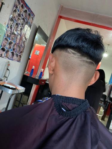 a woman getting her hair cut at a hair salon at Cangri in Mexico City