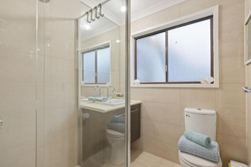 Et badeværelse på Cowes Cottage Phillip Island