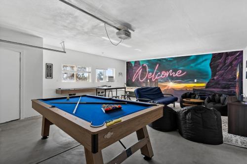 a pool table in a room with a ping pong ball at Rosequartzplayhouse Wgmrm&more! in Sedona