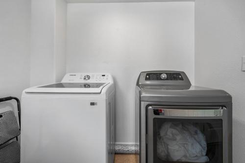 a stove and a small refrigerator in a room at Rosequartzplayhouse Wgmrm&more! in Sedona