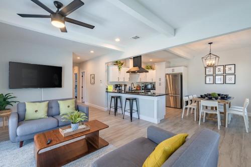 Η κουζίνα ή μικρή κουζίνα στο Downtown Oasis Hot-tub & Games,5 Min To Riverwalk