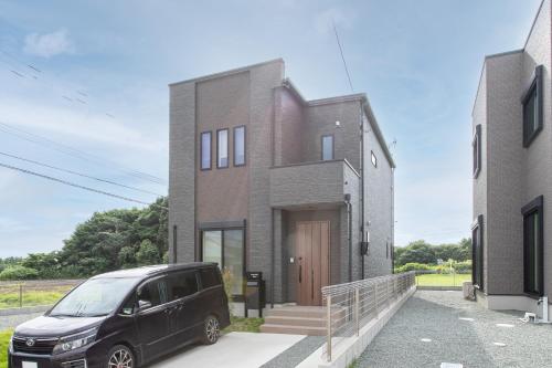 a black van parked in front of a house at Mova Villa Ozu in Ozu