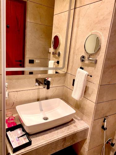 Salle de bains dans l'établissement Regenta Place Chandigarh Mohali
