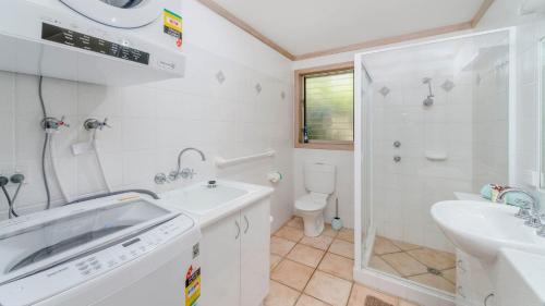 Bathroom sa Angourie Palms