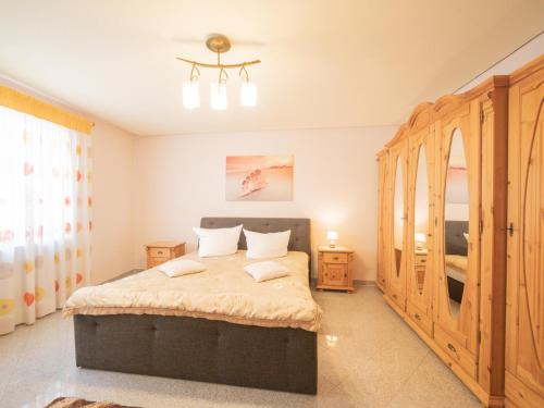 a bedroom with a large bed in a room at Palatium Bad Ems in Bad Ems