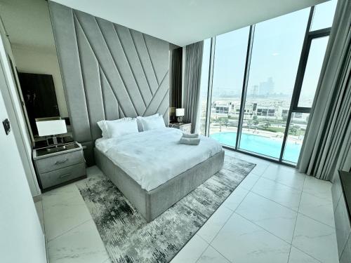 Katil atau katil-katil dalam bilik di Panoramic 1br with Crystal Lagoon & Downtown View