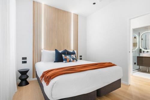 a bedroom with a large bed in a room at Victoria Street Apartments by Urban Rest in Auckland