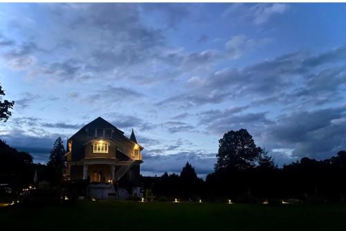 Bangunan di mana terletaknya the country house