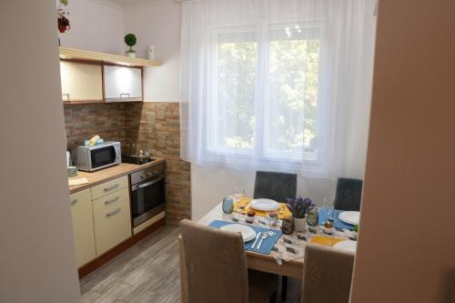 Kuchyň nebo kuchyňský kout v ubytování NadaHome - with fast WiFi and free parking