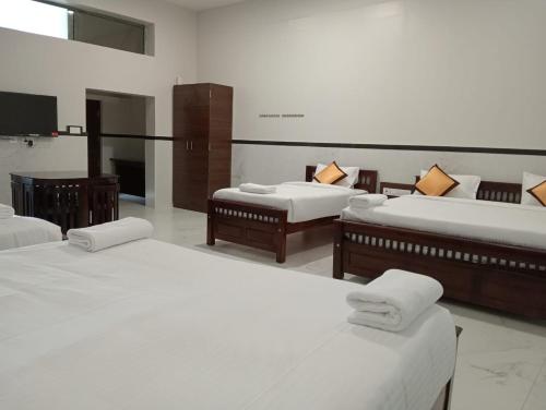 Postel nebo postele na pokoji v ubytování Ketti Heights Resorts