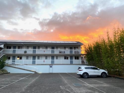 a car parked in a parking lot in front of a building at Huskisson Beach Motel in Huskisson