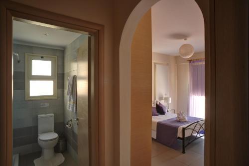 Koupelna v ubytování Aphrodite Sands Resort