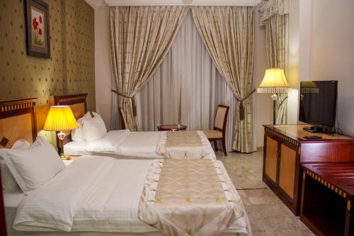 Postel nebo postele na pokoji v ubytování Pioneer Hotel Apartments Muscat