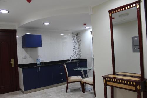 TV a/nebo společenská místnost v ubytování Pioneer Hotel Apartments Muscat