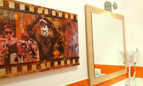 a mirror on a wall next to a painting at Villa Margot in Agropoli