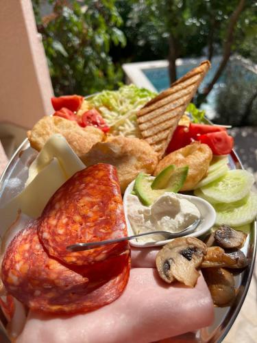 Jídlo v apartmánu nebo okolí