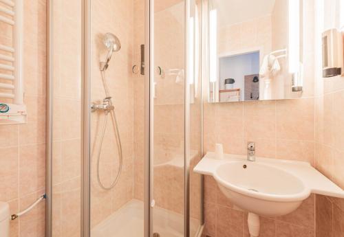 a bathroom with a shower and a sink at B&B HOTEL Strasbourg Nord Mundolsheim in Mundolsheim