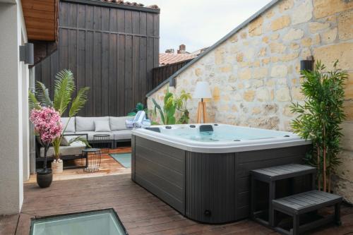 Fotografie z fotogalerie ubytování Villa Rousseau - Jacuzzi & Cinema dans Bordeaux v destinaci Bordeaux