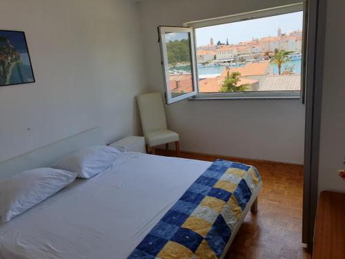 Ένα ή περισσότερα κρεβάτια σε δωμάτιο στο Apartments Toni