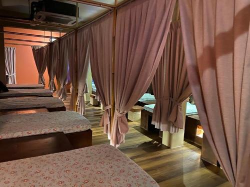 Katil atau katil-katil dalam bilik di Japanese Pod Lodge