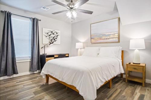 a bedroom with a bed and a ceiling fan at 5BR Home 3 mins Wiley Post, Sleeps 12 #CO in Bethany