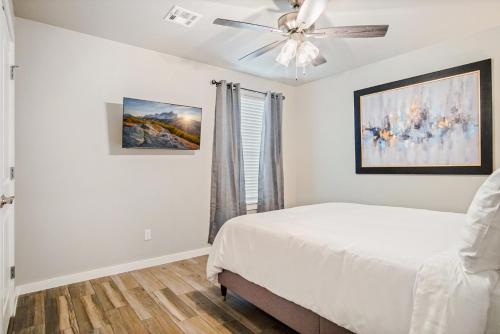 a bedroom with a bed and a ceiling fan at 5BR Home 3 mins Wiley Post, Sleeps 12 #CO in Bethany