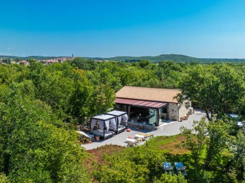 an aerial view of a house with a trailer at Casa al Lavere' in Bale