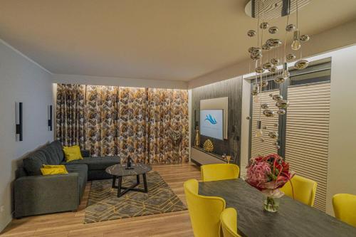 a living room with a couch and a table at Apartament w Cieplicach Elegant in Jelenia Góra