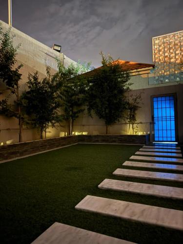 Taman di luar شاليهات لافندر الباحه بلجرشي