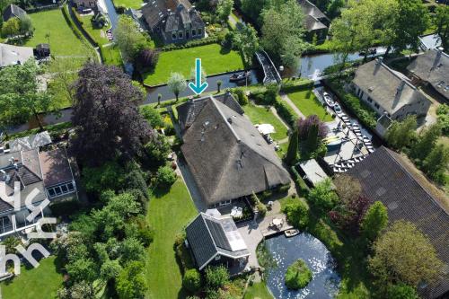 an aerial view of a large house with a yard at OV593 - 4P apartment in the heart of Giethoorn on the village canal in Giethoorn