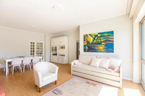 Alba House & free parking