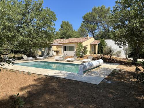 Sous les oliviers, Villa entière 6 personnes, climatisée, piscine chauffée
