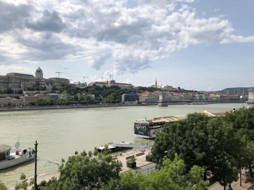 Baroque Danube Panorama Red 1051 Budapest, Vigadó tér 3 kép - 3