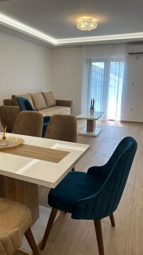 a living room with a table and a couch at Apartmani Milos - Meljine in Herceg-Novi