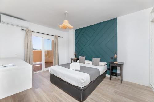 Renovated townhouse walk to beach and golf RDR417