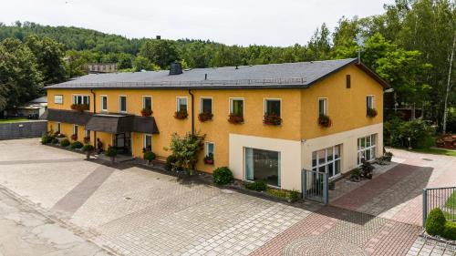 Bangunan di mana terletaknya the country house