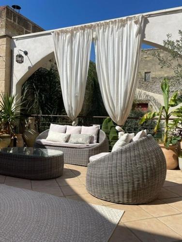 Posezení v ubytování La Maison du Trident en Camargue Piscine et Jacuzzi