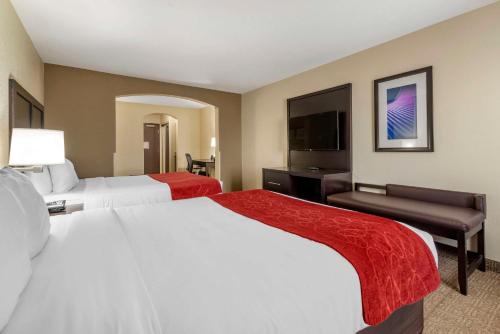 Letto o letti in una camera di Comfort Suites Highlands Ranch Denver Tech Center Area