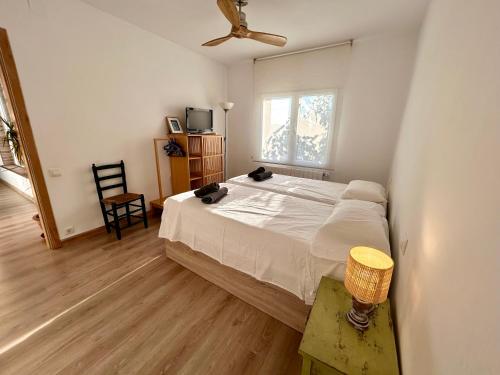 Posteľ alebo postele v izbe v ubytovaní Casa amb piscina i jardí a Palamós per 6 persones