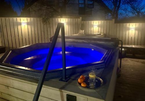 Φωτογραφία από το άλμπουμ του Luxurious House with hot & cold tub στο Ρέικιαβικ