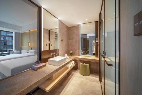 Koupelna v ubytování New Century Mansion Resort Hangzhou Xianghu Baoyi